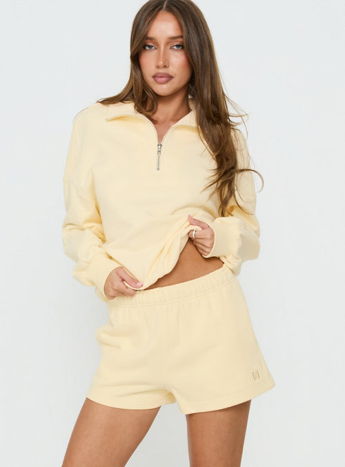 Haelie Fleece Shorts Butter Yellow