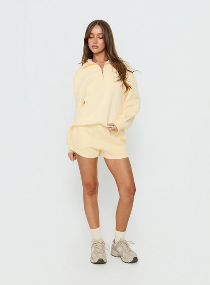 Haelie Fleece Shorts Butter Yellow