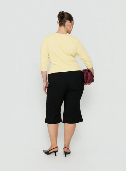 Samaira Capri Pant Black Curve